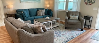 Upgraded Retreat with Golf Cart, BBQ Grill, 2 Bikes – Near Spanish Springs