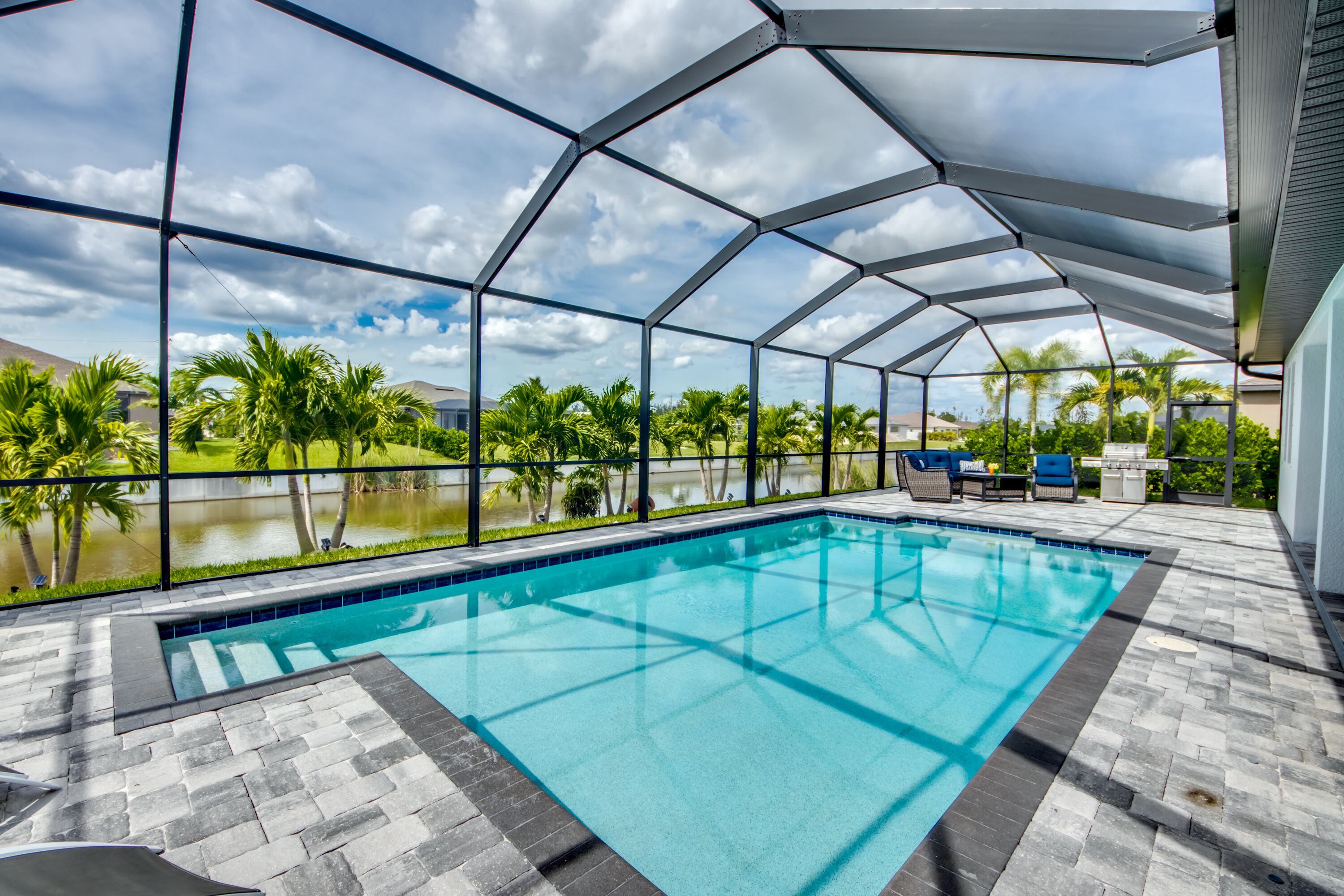Modern & new villa with pool for up to 8 guests