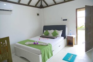 Premium bedding, desk, laptop workspace, bed sheets - Palm Beach Resort Ceylon (Ariyalai East)