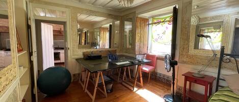 3 室のベッドルーム、アイロン / アイロン台、WiFi、ベッドシーツ
