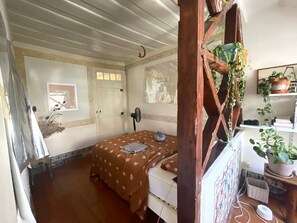 3 bedrooms, iron/ironing board, WiFi, bed sheets - Traditional with a Modern Twist in Rossio (Lisboa)