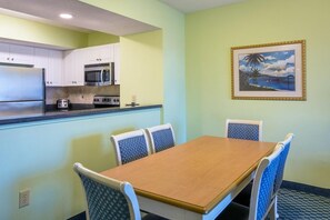 Dining - Elevate Your Stay 11th Floor Oceanfront 3 Bedroom (Myrtle Beach)