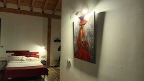4 bedrooms, travel cot, free WiFi, bed sheets
