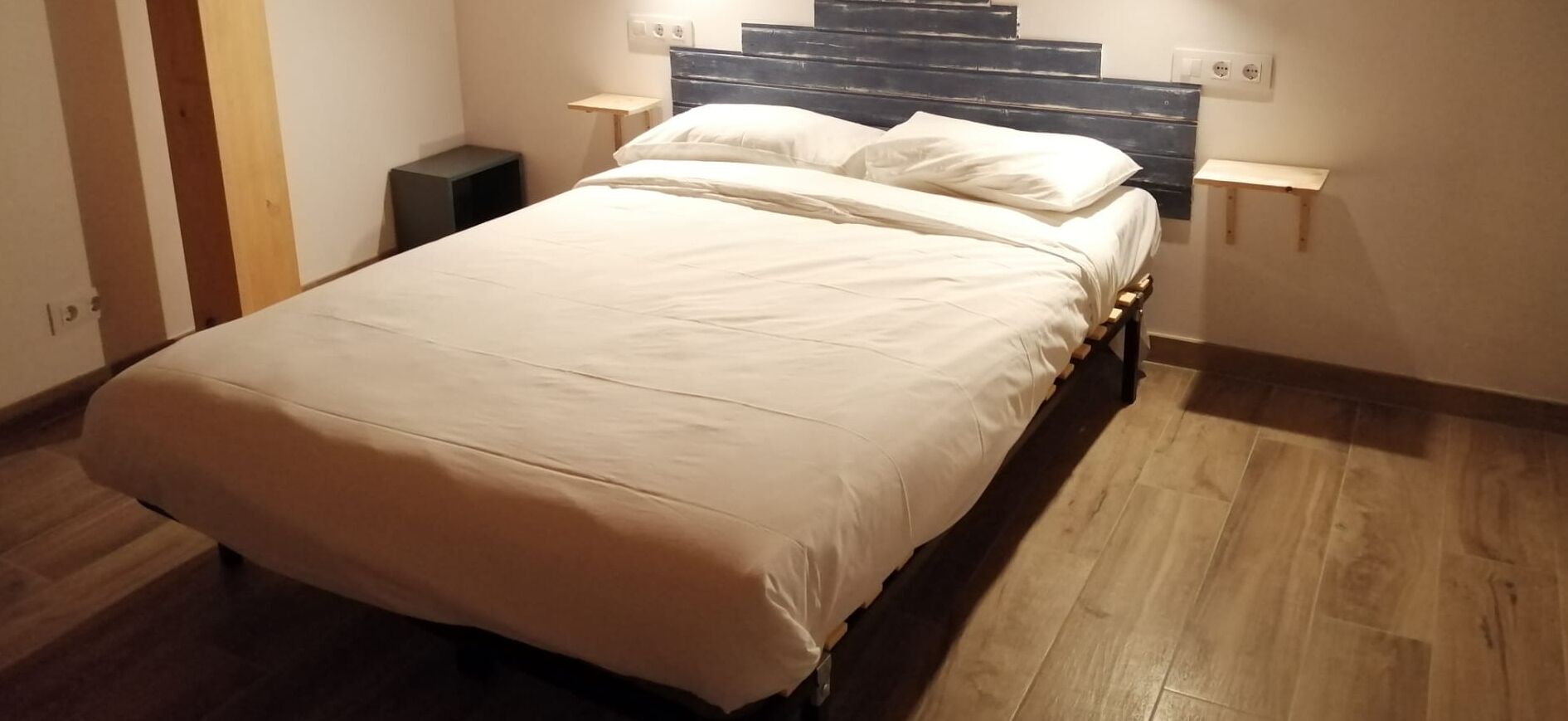 4 slaapkamers, reisbedje, gratis wifi, beddengoed