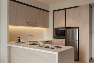 Coffee/tea maker, electric kettle, toaster