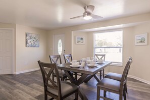 Dining - Bradenton Intercoastal Living - close to beaches (Bradenton)