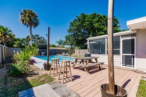Outdoor dining - Bradenton Intercoastal Living - close to beaches (Bradenton)