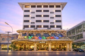 Front of property - Tiger Complex Hotel (Patong)