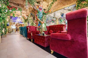 Lobby sitting area - Tiger Complex Hotel (Patong)