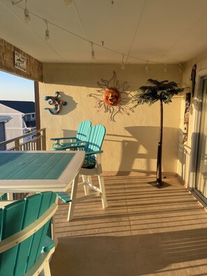 Outdoor dining - Ocean Front Condo with pool, 68th Street Beachloft Ocean City Maryland (Ocean City)