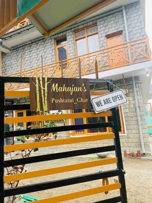 Exterior detail - Farm Stay with Mountain View
(Manali)