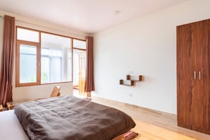 3 bedrooms - Farm Stay with Mountain View
 (Manali)