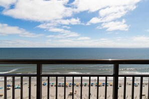 På stranden