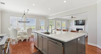 The Best of Lakeside Living - Luxury at its Finest