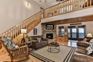 تلفزيون ذكي، مدفأة، كرة قدم الطاولة، كُتُب