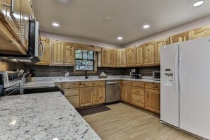 صورة غير مصنفة، 4 من 33، زرّ