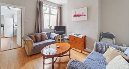 4 Bed Homely Retreat - Wolverhampton