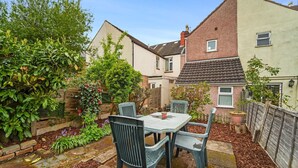 Unclassified image, 2 of 9, button - 4 Bed Homely Retreat - Wolverhampton (Wolverhampton)