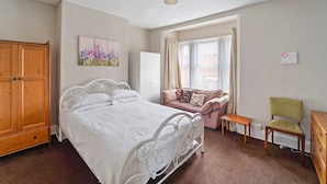 Unclassified image, 4 of 9, button - 4 Bed Homely Retreat - Wolverhampton (Wolverhampton)
