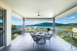 Outdoor dining - Airlie Beach Resort-Style Coastal Living at Paradise Palms (Airlie Beach)