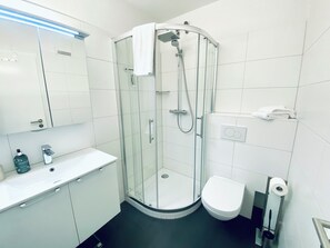 Shower, hair dryer, towels, soap - P21 - Kalkofen (Deidesheim)