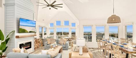 تلفزيون ذكي، مدفأة، كُتُب، مكتبة فيديو