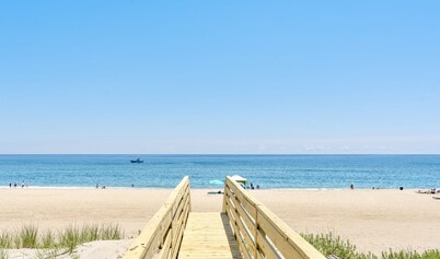 Special Sale! NEW Luxury Oceanfront 6BR, Heated Pool, Hot Tub, Game Room