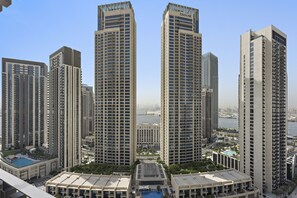 Deluxe Apartment | Balcony view - WelHome - Stunning Apartment With Sea Views in Creek Harbour (Dubai)