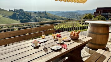 Desayuno buffet (EUR 18 por persona)