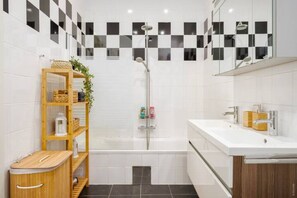 Apartment | Bathroom | Hair dryer, towels