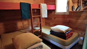 1 bedroom, desk, travel cot, free WiFi