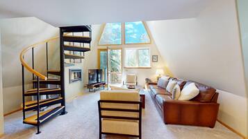 電視、壁爐、音響