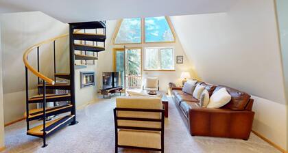Ketchum Cottage- Pet Friendly & Walk to Downtown Ketchum