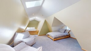 1 bedroom, desk, free WiFi, bed sheets