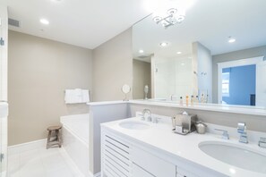 Appart'hôtel, 2 chambres | Salle de bain