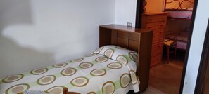 2 bedrooms, bed sheets