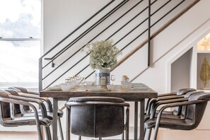 Condo, 4 quartos | Parte interna