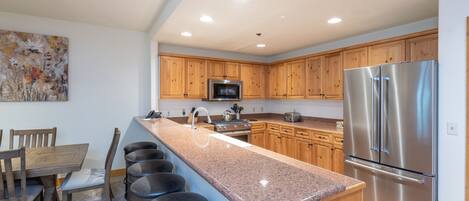 Condo, 2 Bedrooms | Private kitchen