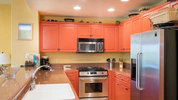 Condo, 2 Bedrooms | Private kitchen | Fridge, oven, coffee/tea maker