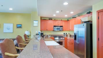 Condo, 2 Bedrooms | Private kitchen | Fridge, oven, coffee/tea maker