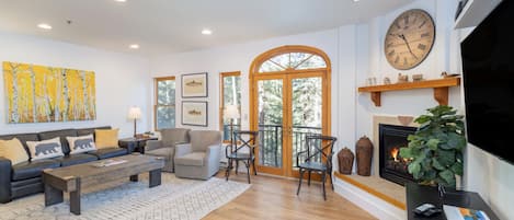 Condo, 3 Bedrooms | Living area