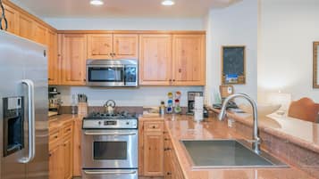 公寓客房, 1 間臥室 | 私人廚房 | 電冰箱、烤箱、咖啡機/沖茶器