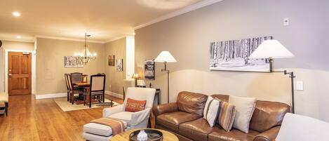 Condo, 2 Bedrooms | Living area