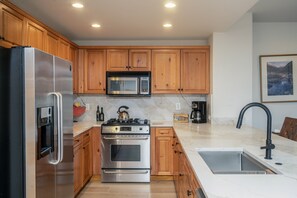 Condo, 1 Bedroom | Private kitchen | Fridge, oven, coffee/tea maker, toaster