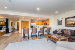 Condo, 1 Bedroom | Living area