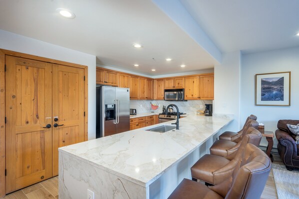 Condo, 1 Bedroom | Private kitchen | Fridge, oven, coffee/tea maker, toaster