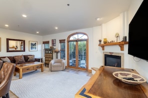 Condo, 1 Bedroom | Living area