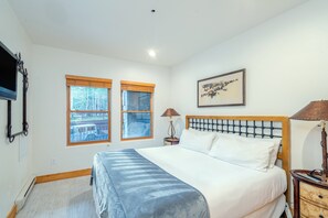 Condo, 1 phòng ngủ | 1 phòng ngủ, bàn ủi/dụng cụ ủi quần áo