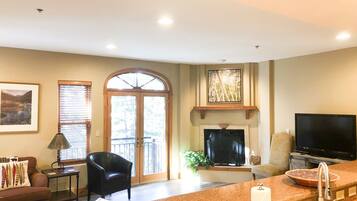 Condo, 1 Bedroom | Living area