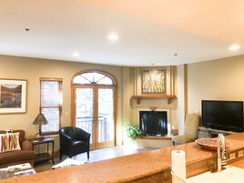 Condo, 1 Bedroom | Living area